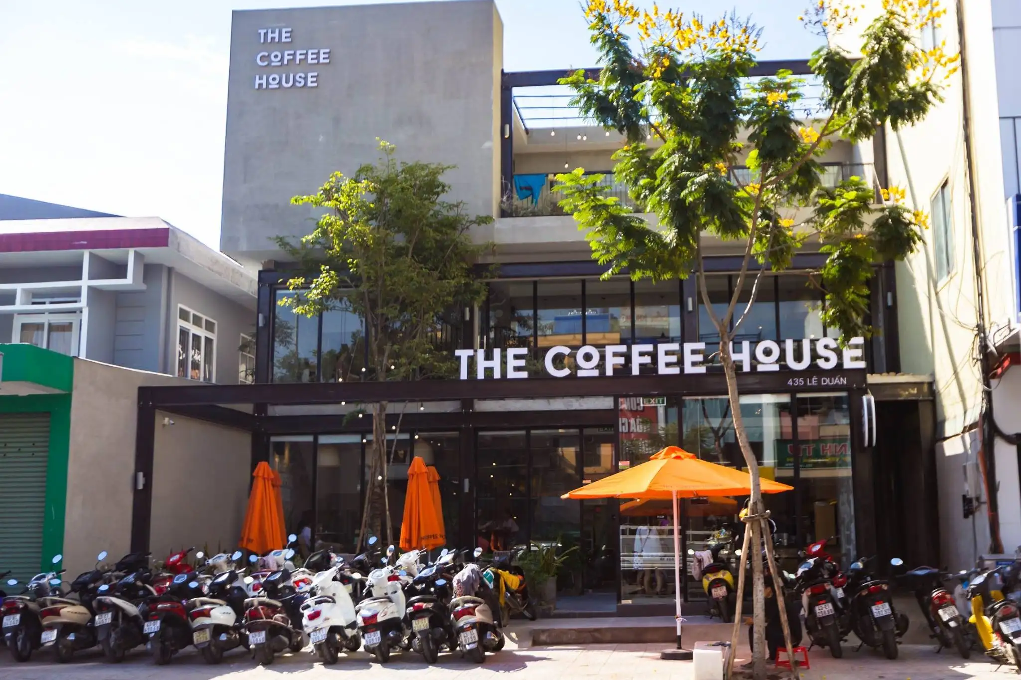 Vì sao The Coffee House lại chấp nhận "về tay" Golden Gate với giá chỉ bằng 1/4 định giá trước đây??
