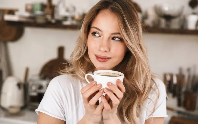 Ảnh hưởng của cà phê lên làn da và vấn đề uống cà phê nhiều có bị nổi mụn không