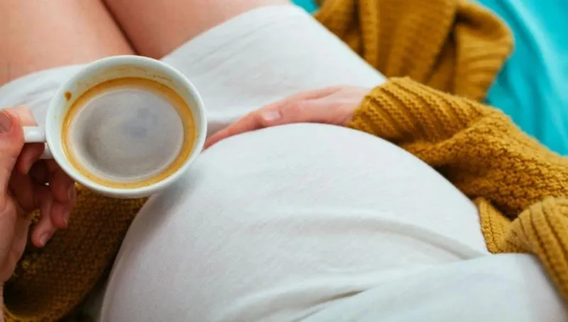 Bà bầu uống cà phê sữa có sao không?
