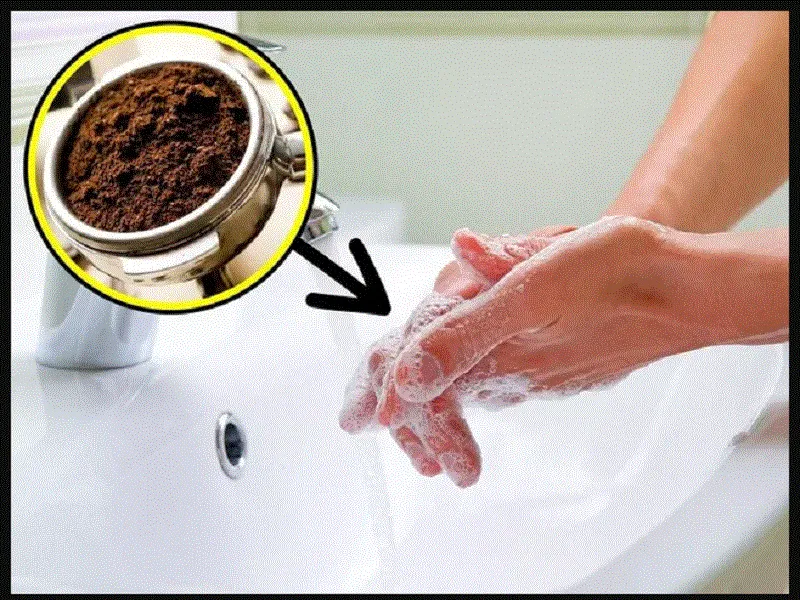 Bã cà phê được sử dụng như một chất tẩy rửa để cọ rửa đồ dùng nhà bếp