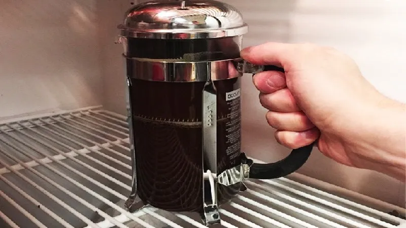 Bảo quản cà phê đã pha trong bình kín khí và ngăn mát tủ lạnh
