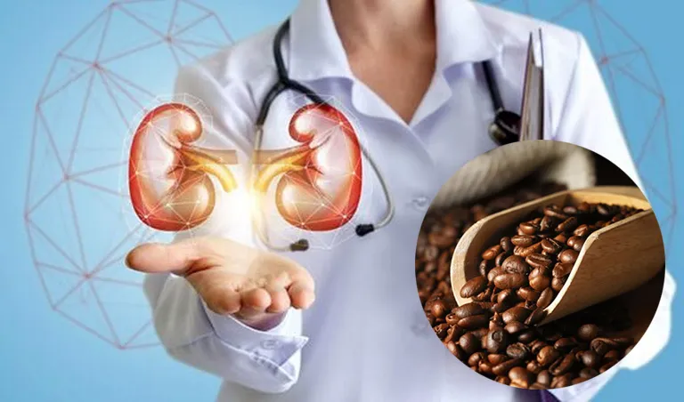 Bệnh nhân suy thận đang tham khảo hướng dẫn điều chỉnh chế độ ăn uống, đặc biệt là lượng caffeine