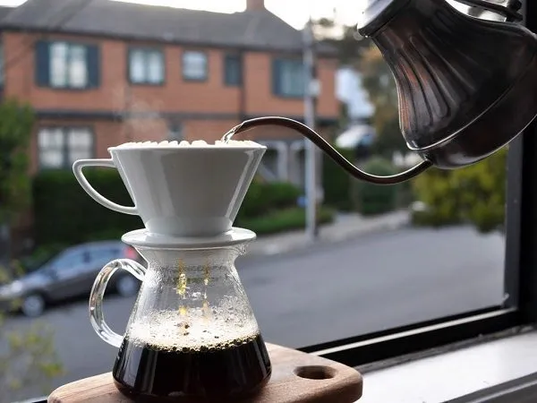 Bộ dụng cụ pha Pour Over (V60) là cách pha cà phê ngon tối ưu hương vị