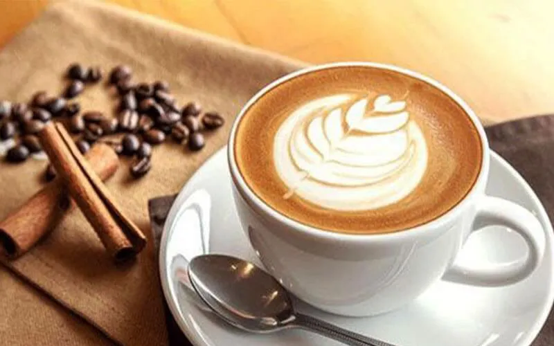 Bọt sữa Microfoam mịn và bóng đã sẵn sàng để tạo Latte Art