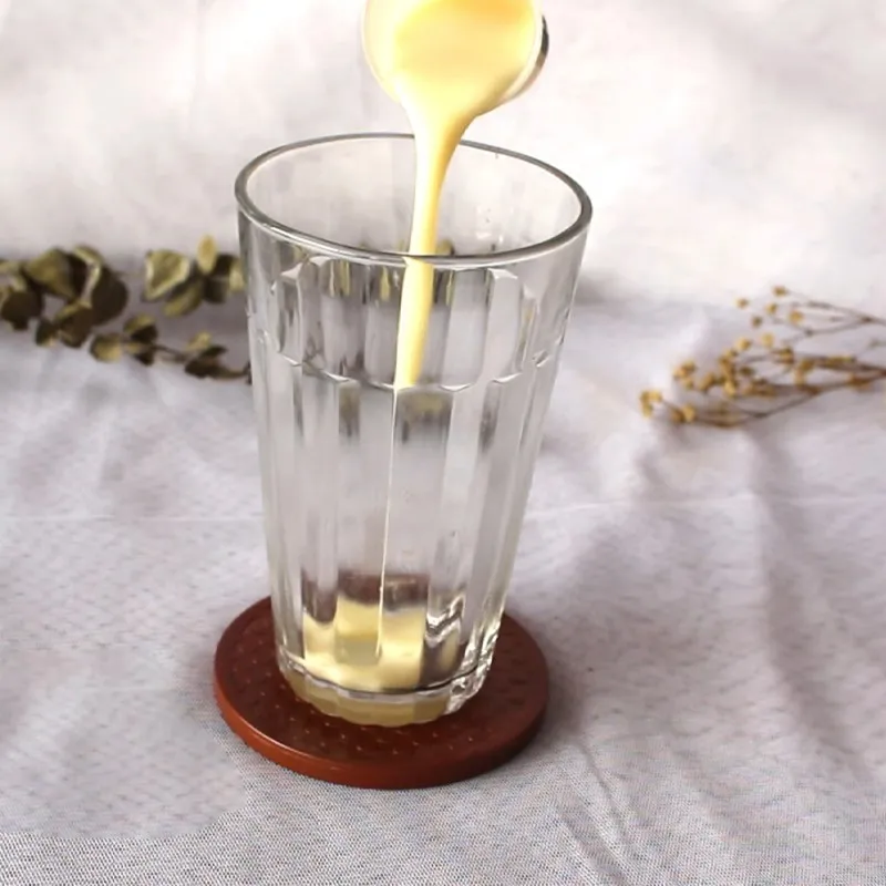Bước 1 Pha hỗn hợp sữa Cà phê sữa dừa