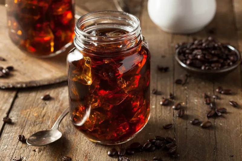 Cà phê cold brew được ủ lạnh trong bình thủy tinh có thể dùng lâu dài