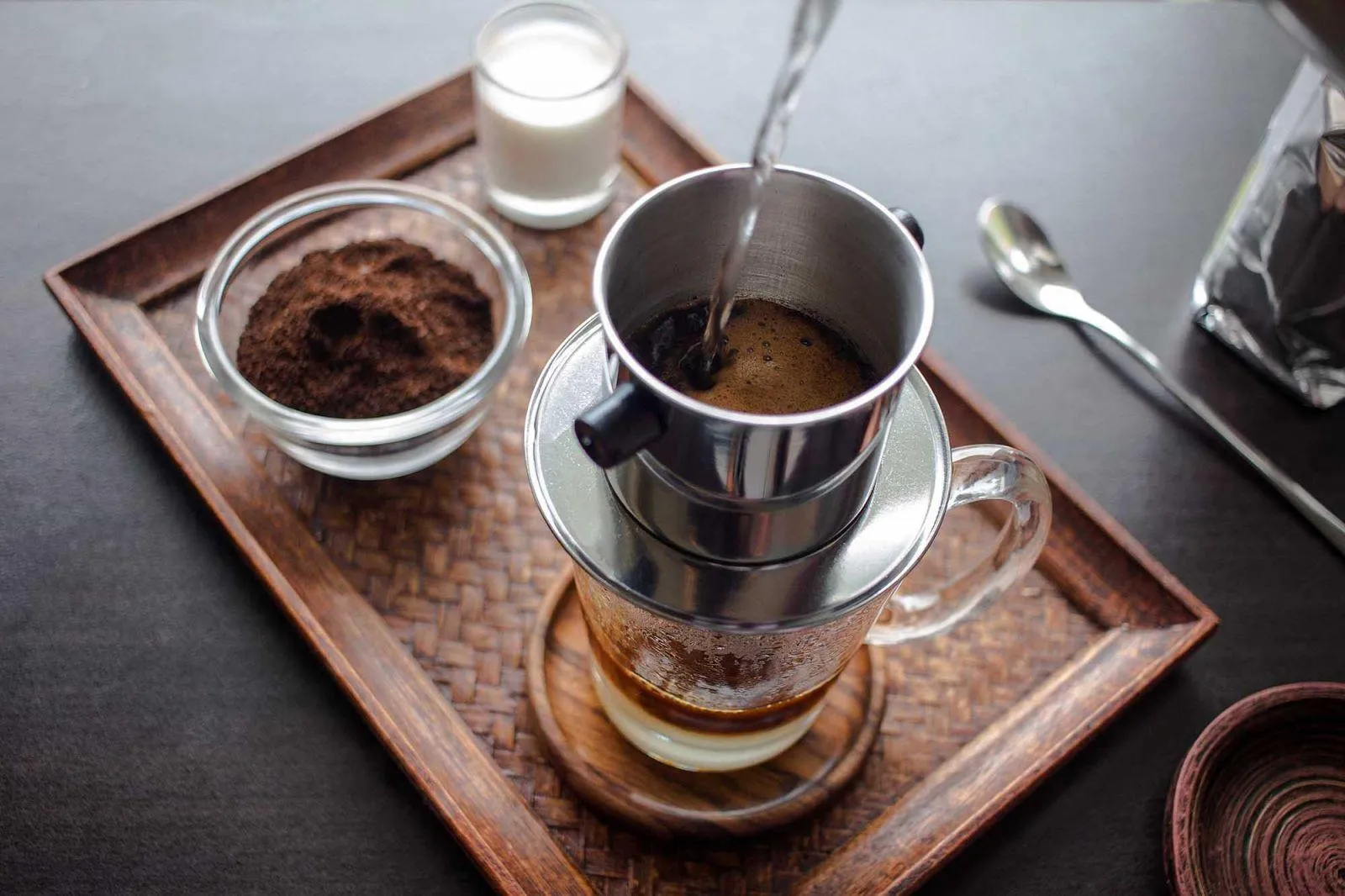 Các bước pha chế cà phê sữa Highland bằng phin tại nhà