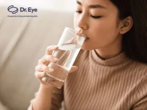 Các loại nước ép trái cây, rau củ tươi nên uống sau khi cắt mí mắt