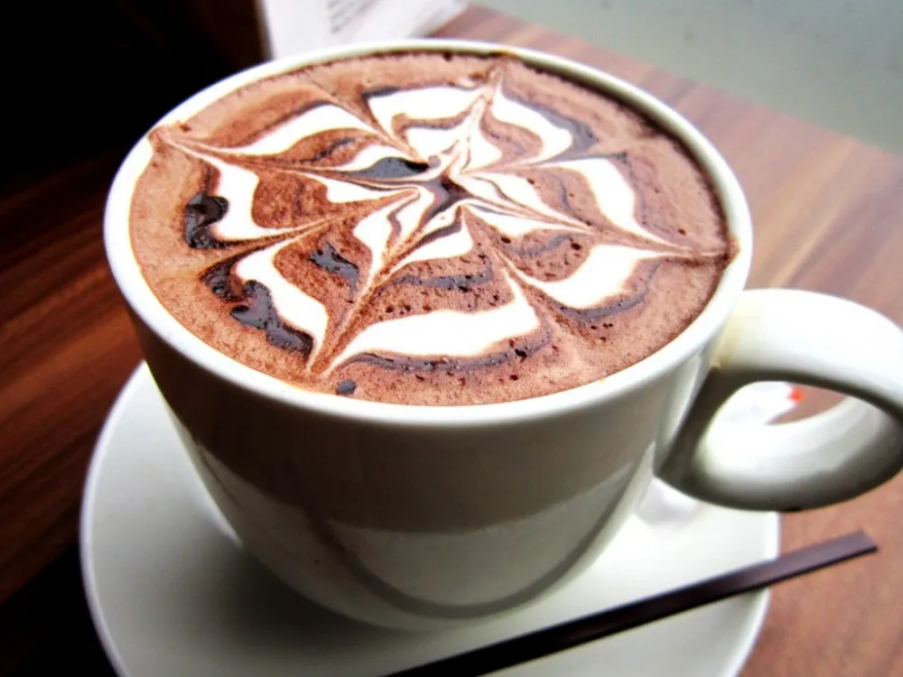 Cách làm Mocha nóng truyền thống với bọt sữa mịn