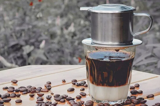 Cách pha cà phê bằng phin rất đơn giản nhưng đòi hỏi sự chính xác về kỹ thuật và thời gian