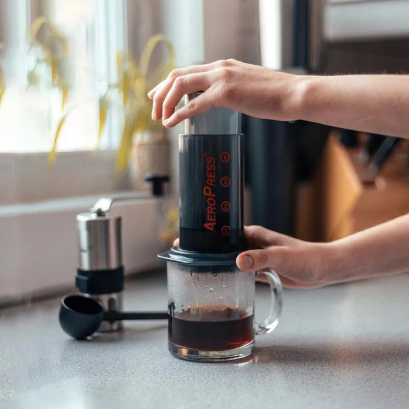 Cách pha cà phê espresso với Aeropress không cần dùng máy