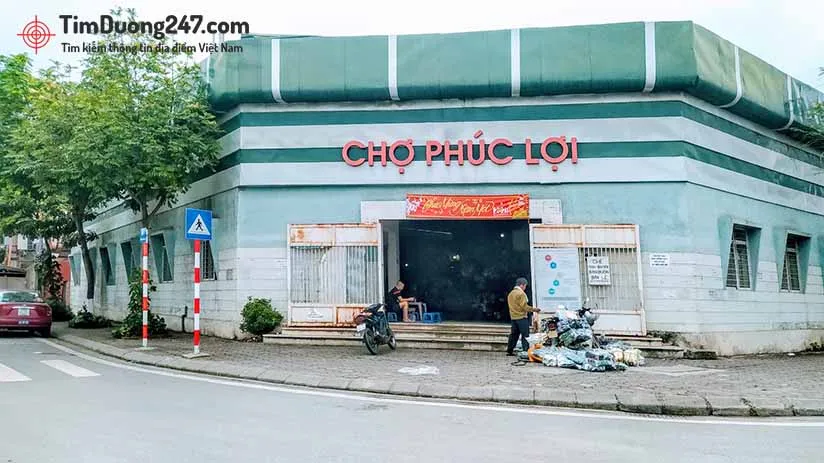 Cảnh mua bán tấp nập tại khu chợ Phúc Lợi, Long Biên, thể hiện rõ nét văn hóa giao thương