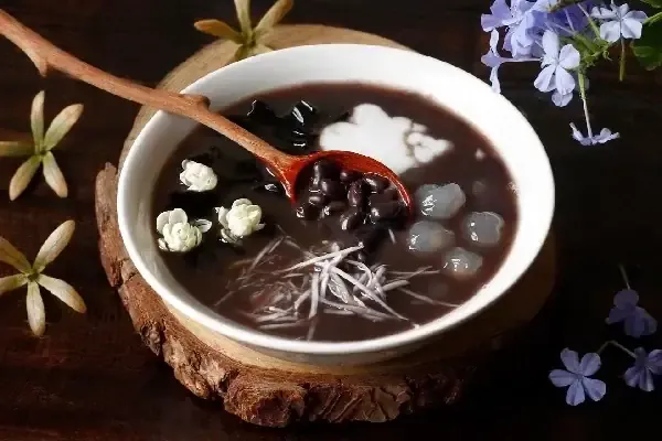 Chè đông sương cà phê với nước cốt dừa béo ngậy, món tráng miệng giải nhiệt hoàn hảo