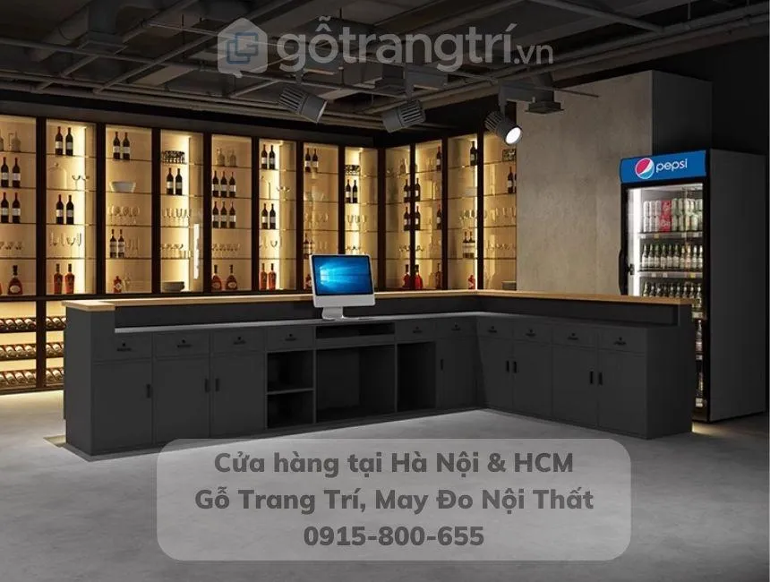 Chi tiết bên trong quầy bar cà phê retro cho thấy không gian lưu trữ lớn, tiện lợi