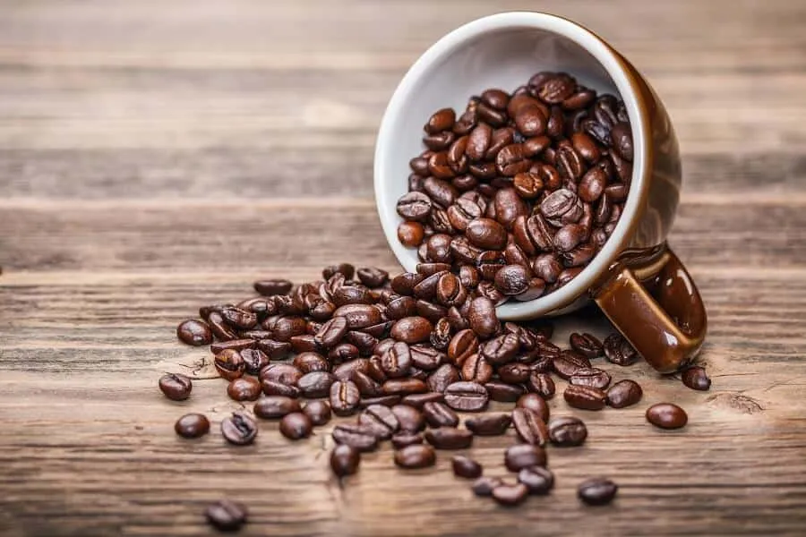 Chuyên gia áp dụng công thức phối trộn cà phê Robusta và Arabica để đạt được độ cân bằng hương vị lý tưởng