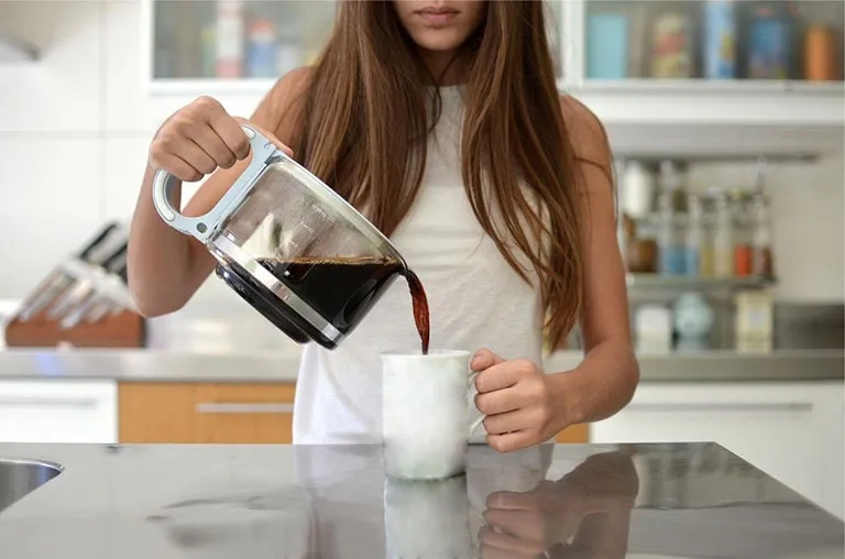 Chuyên gia dinh dưỡng khuyên người trào ngược dạ dày nên hạn chế hoặc tránh uống cà phê