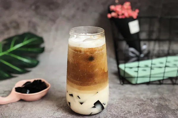 Công thức cà phê sữa tươi sương sáo sáng tạo, thêm lớp thạch topping hấp dẫn