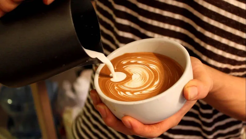 Công Thức Pha Chế Cà Phê Latte Cơ Bản Và Tạo Hình Bọt Sữa
