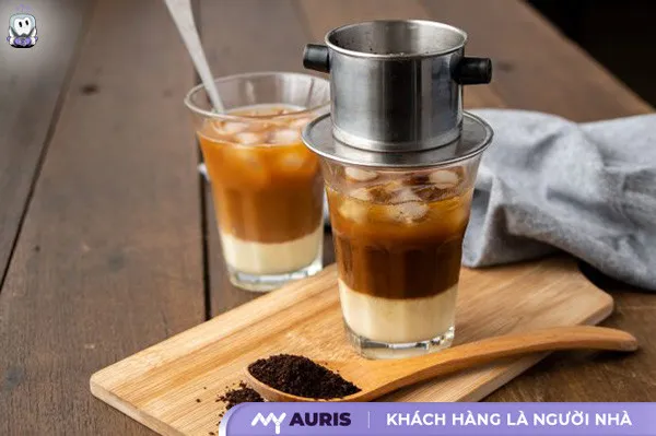 Để uống cà phê sữa không tăng cân, hãy giảm lượng sữa đặc hoặc thay bằng sữa tươi không đường và kiểm soát khẩu phần