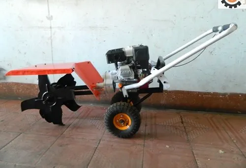 Động cơ Vikyno 5.5 HP và bộ phận xới đất của máy đa năng