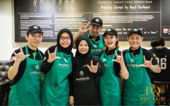 Đồng phục và văn hóa làm việc chuyên nghiệp tại Starbucks