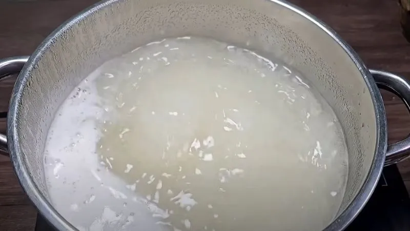 Đun nấu hỗn hợp rau câu ở nhiệt độ ổn định