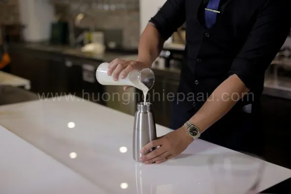 Dụng cụ làm kem tươi chuyên dụng cho mocha đá xay