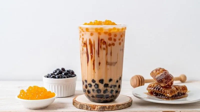 Dụng cụ pha chế chuyên nghiệp như bình lắc shaker là cần thiết để trà sữa cà phê đạt chất lượng