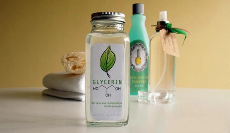 Dùng Glycerin và lòng đỏ trứng loại bỏ vết cà phê dễ dàng