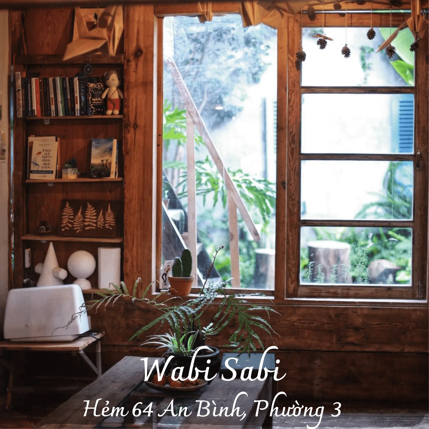 Góc decor tối giản theo phong cách Wabi Sabi, một biến thể tinh tế của cà phê phong cách vintage