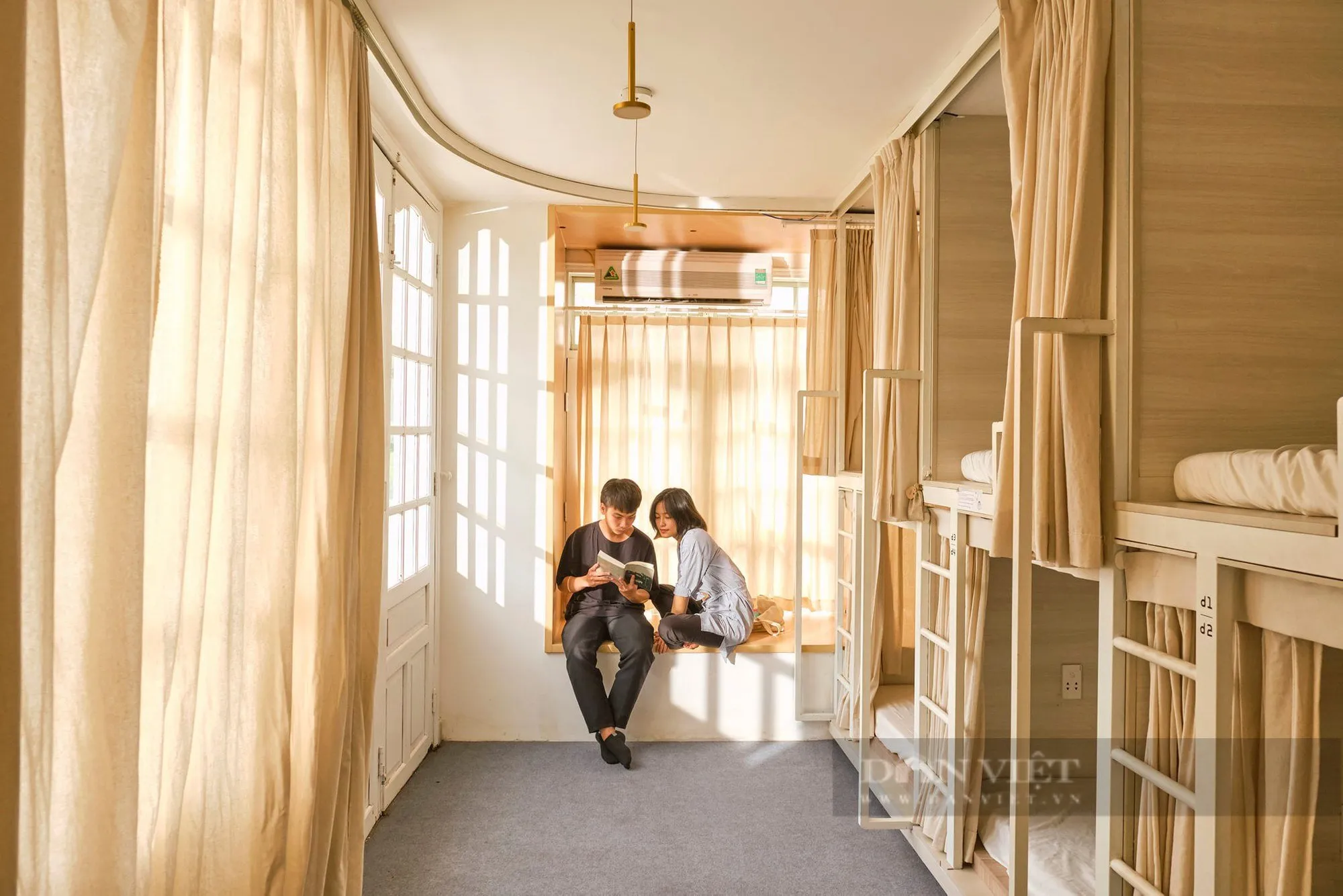 Góc làm việc yên tĩnh trong Private Room tại chi nhánh cà phê giường nằm Lam Sơn, quận Tân Bình