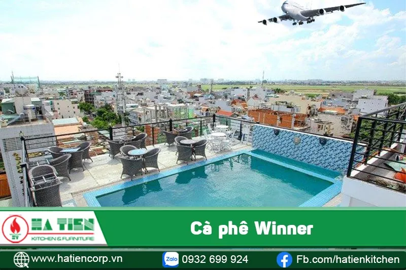 Góc nhìn từ ban công quán cà phê Winner với khung cảnh thành phố bên dưới