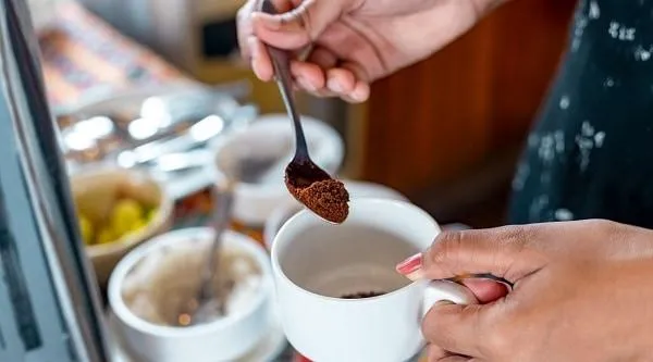 Hạt cà phê chất lượng cao được bảo quản trong túi giấy và hộp chân không