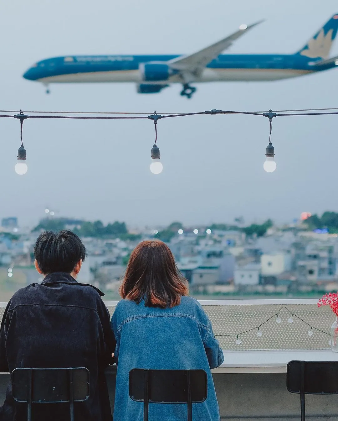 Heli Hub Rooftop săn hoàng hôn và ngắm máy bay hạ cánh tại Gò Vấp
