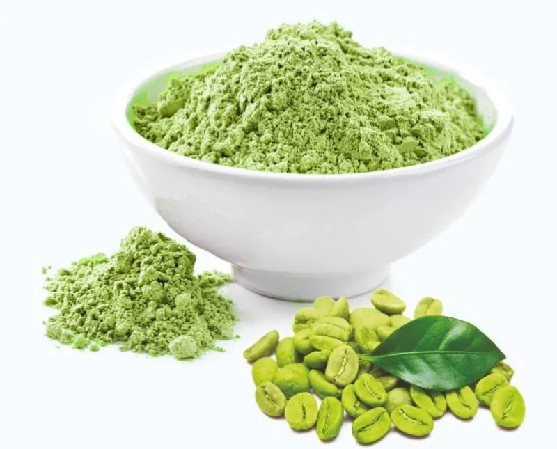 Hình ảnh quá trình pha thức uống bằng bột cà phê xanh trong ly