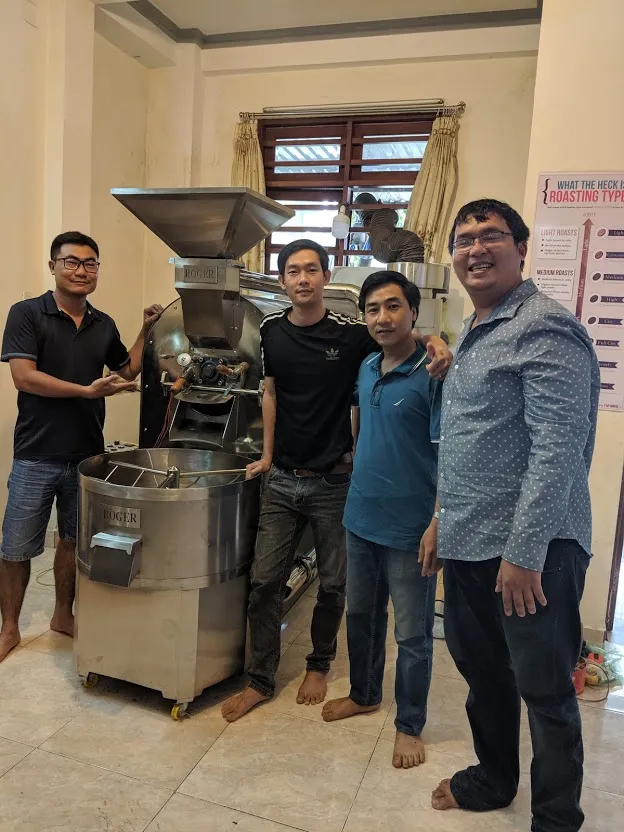 Hình ảnh thể hiện quy trình rang và xử lý cà phê