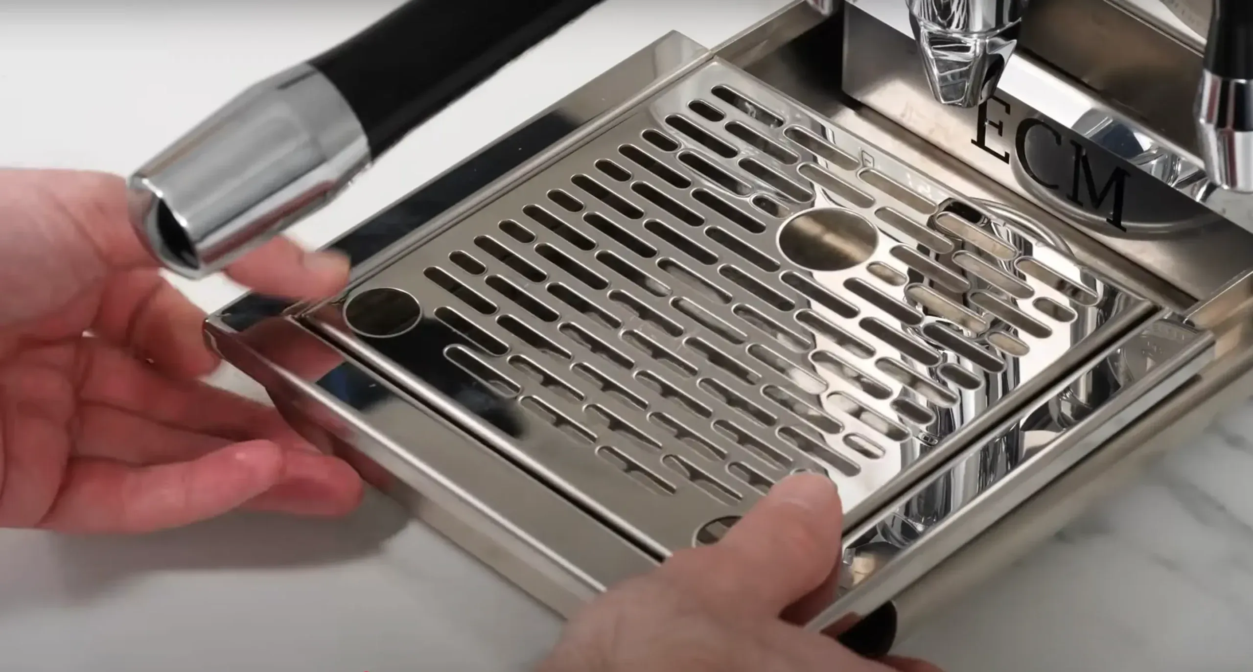 Khay hứng nước từ tính (Magnetic Drip Tray) của máy cà phê espresso pha máy ECM