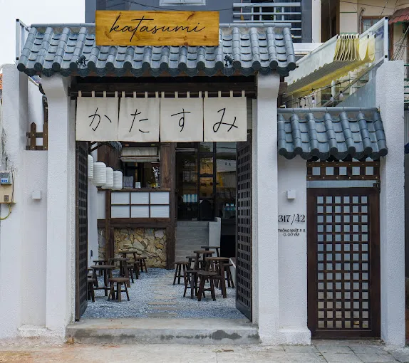 Không gian làm gốm thủ công tại Katasumi, thể hiện tinh thần nghệ thuật Nhật Bản