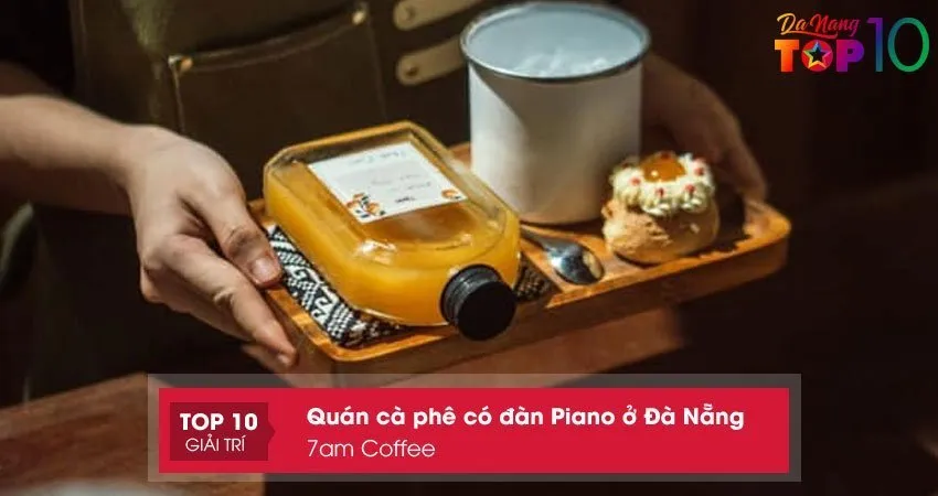 Không gian rộng rãi với khu vực tầng hai yên tĩnh của 7am Coffee, một quán cà phê có đàn piano ở Đà Nẵng tại Hải Châu