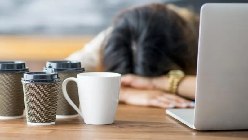 Không nên lạm dụng caffein vì có khả năng gây nghiện, cần kiểm soát liều lượng