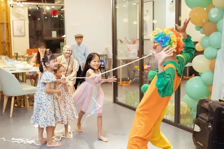 Khu vui chơi Lalina Kids Café rộng rãi, hiện đại và được phân khu chức năng rõ ràng
