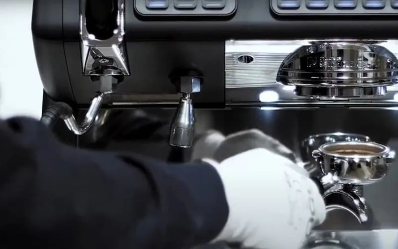 Kiểm tra nhiệt độ và áp suất máy