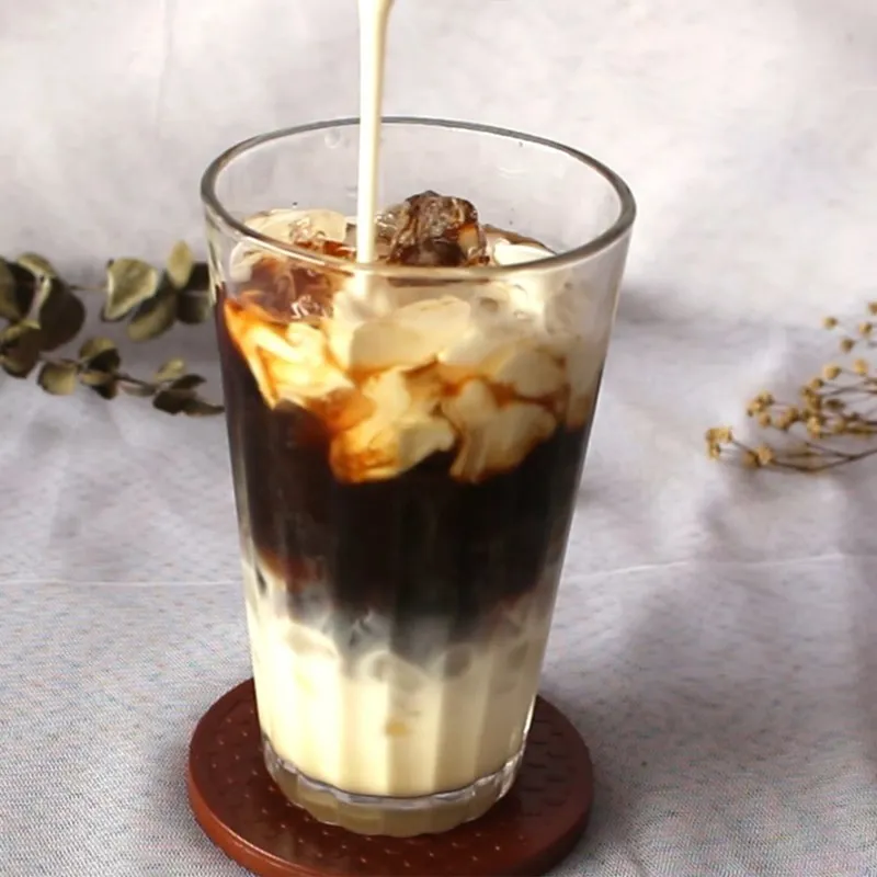 Kỹ thuật đổ cà phê tạo phân tầng cho cà phê sữa dừa