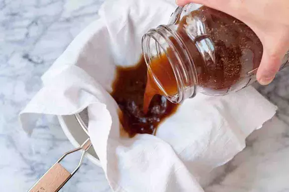 Kỹ thuật lọc bã cà phê bằng giấy lọc để có cà phê đúng chuẩn