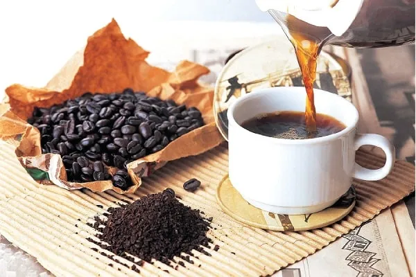 Màu nâu cánh gián là đặc trưng của cà phê nguyên chất khi pha