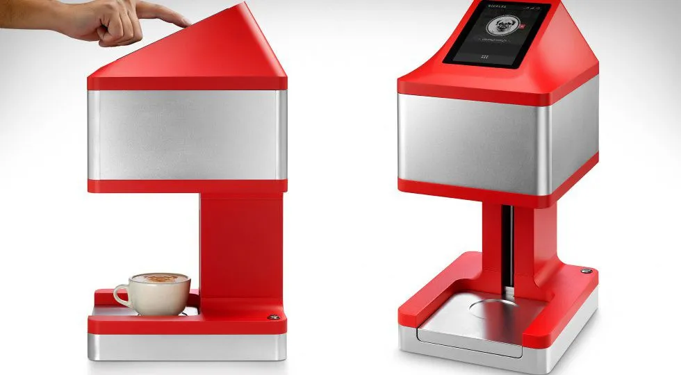 Máy In Hình Lên Ly Cà Phê Ripple Maker Đang Thực Hiện Tác Phẩm