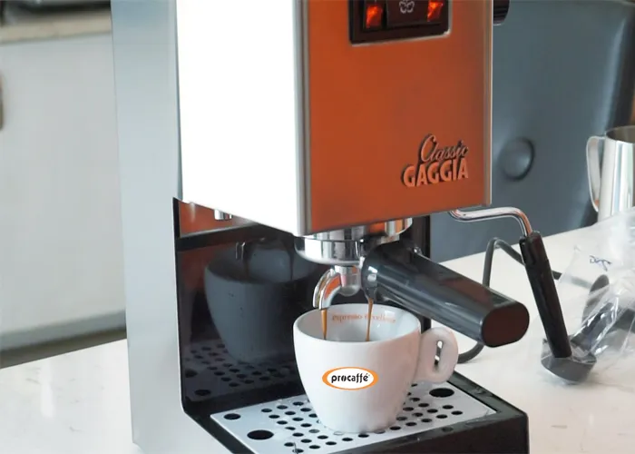 Máy pha cà phê Coffeemaker tiếng Anh là gì, có nguồn gốc từ Italia