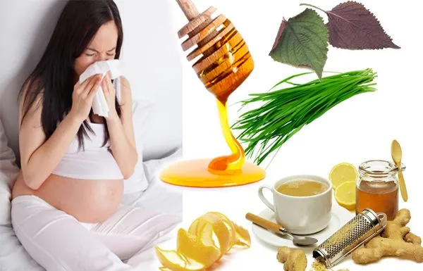 Mô tả cụ thể nội dung hình bằng tiếng Việt, người phụ nữ mang thai đang uống mật ong hoa cà phê để tăng cường sức khỏe