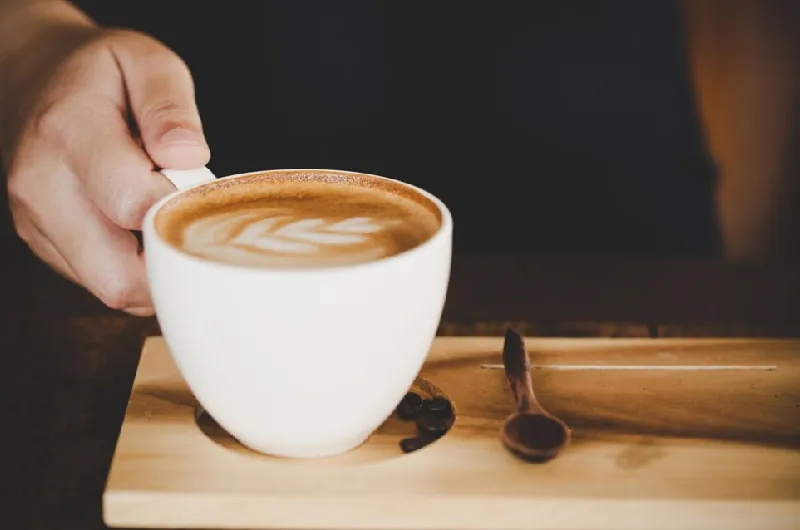 Mocha ấm nóng kết hợp cà phê và sô-cô-la, đa dạng các loại cà phê pha máy