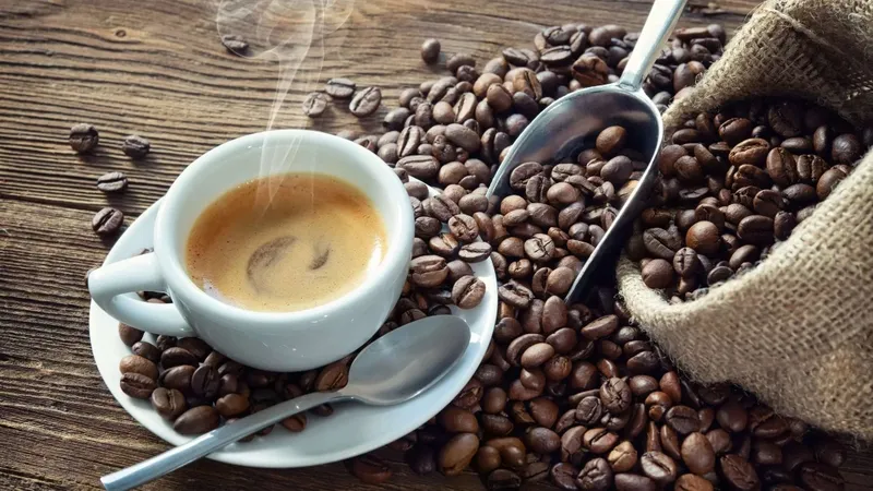Mỗi ngày chỉ nên uống 1 - 2 cốc cà phê, tương đương 300 - 400mg caffeine